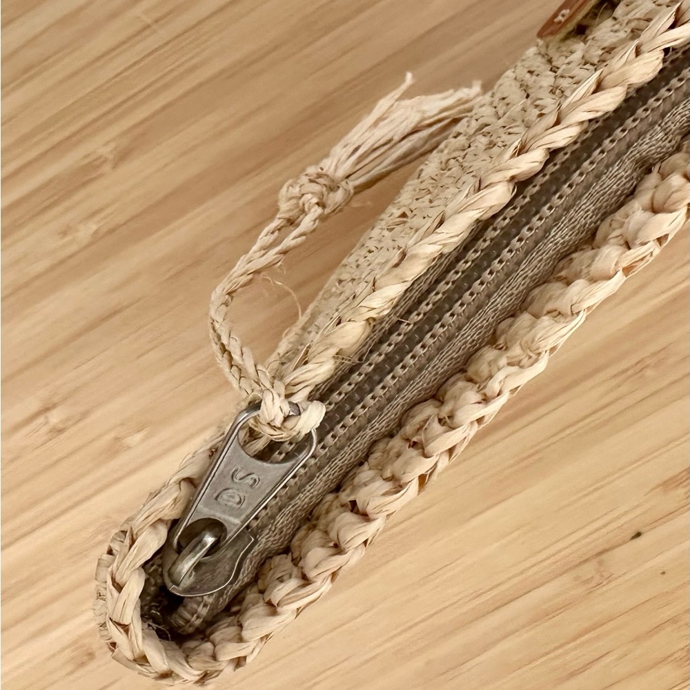 NEW Raffia woven clutch from La P’tite Cachottière Parisian Brand - Picture 6 of 7